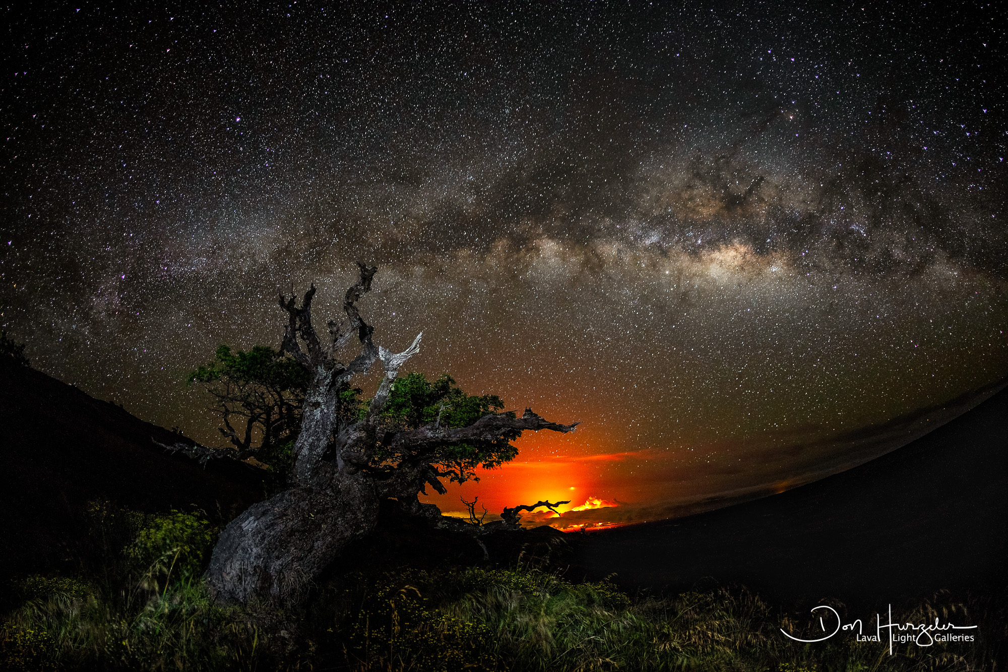 Mars rising over the Puna eruption.