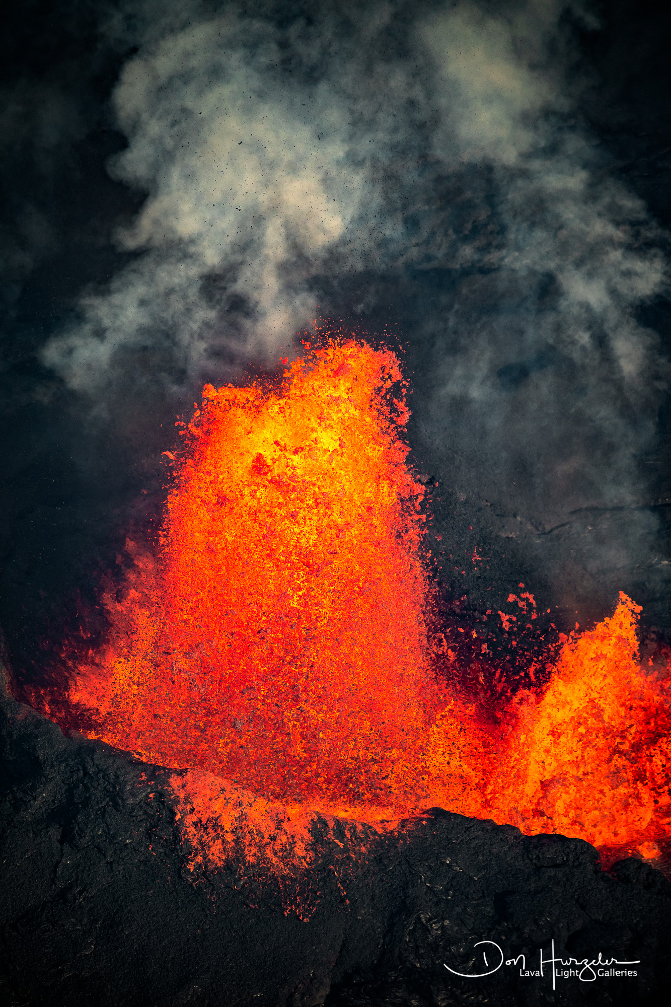 Fissure #8 at full eruption.