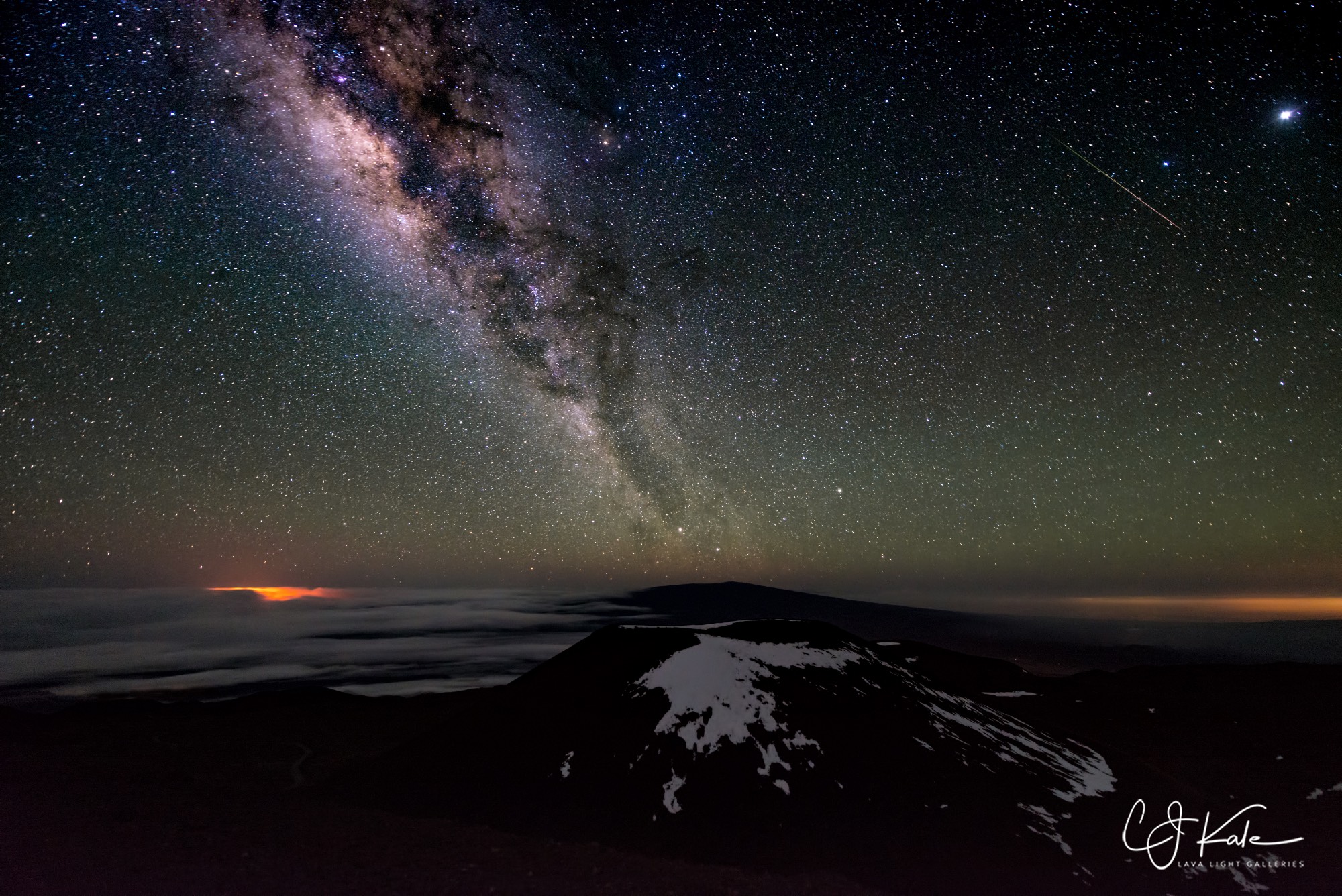 Horizontal of the crater and Milky Way.